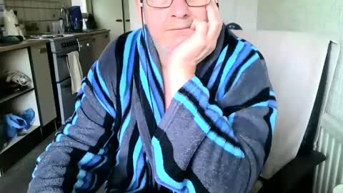 Snapshot of poshman65 chatting on 12/15/24, 12:17 poshman65 online show from 12/15/24, 12:17