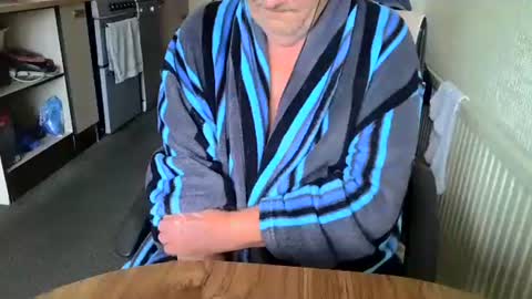 Snapshot of poshman65 chatting on 10/31/25, 09:32 poshman65 online show from 10/31/25, 09:32