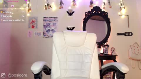 Snapshot of posigore chatting on 12/19/24, 09:38 Anna Goth independient model online show from 12/19/24, 09:38