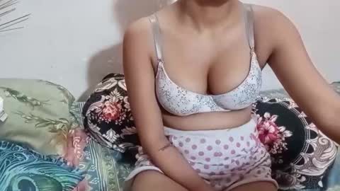 poulomi online show from 11/02/25, 05:04