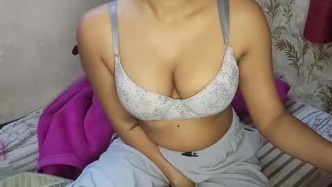 poulomi online show from 11/28/25, 04:42