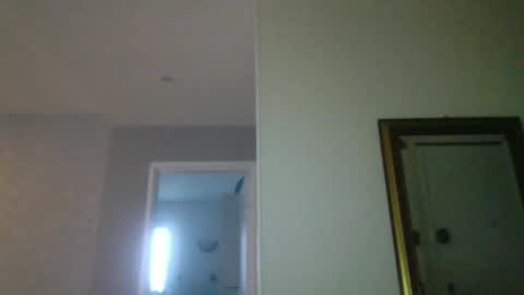 Snapshot of pourquoi_toi chatting on 10/17/25, 04:42 pourquoi_toi online show from 10/17/25, 04:42