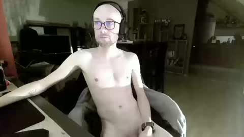 Snapshot of poutoublou002 chatting on 03/12/26, 09:54 Blou online show from 03/12/26, 09:54