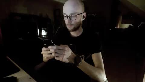 Snapshot of poutoublou002 chatting on 03/16/26, 09:30 Blou online show from 03/16/26, 09:30