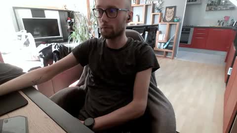 Snapshot of poutoublou002 chatting on 03/21/26, 09:03 Blou online show from 03/21/26, 09:03