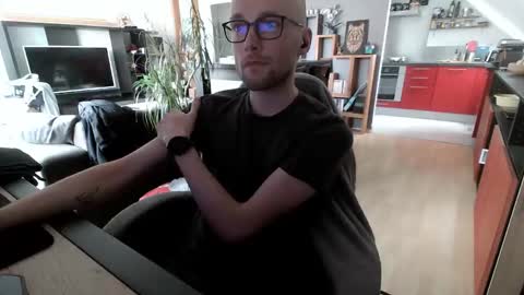 Snapshot of poutoublou002 chatting on 03/22/26, 12:41 Blou online show from 03/22/26, 12:41