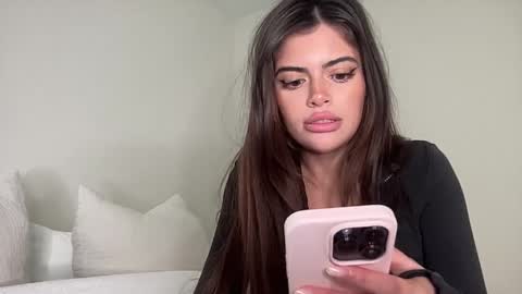 Snapshot of poutyselena chatting on 05/04/26, 10:28 Selena online show from 05/04/26, 10:28