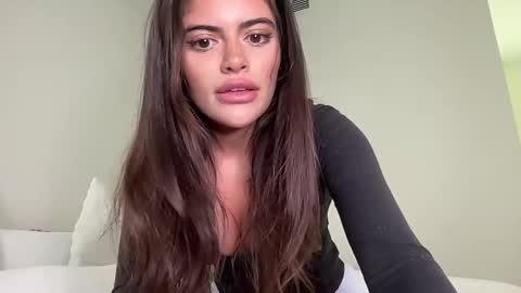 Snapshot of poutyselena chatting on 05/21/26, 11:12 Selena online show from 05/21/26, 11:12