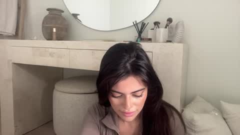 Snapshot of poutyselena chatting on 07/09/26, 02:48 Selena online show from 07/09/26, 02:48
