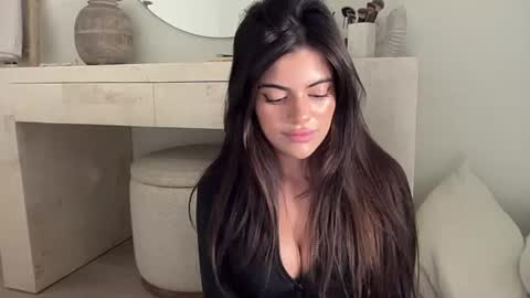 Snapshot of poutyselena chatting on 07/22/26, 12:35 Selena online show from 07/22/26, 12:35