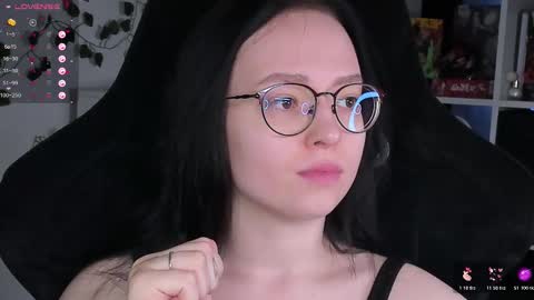 Robyn online show from 11/06/25, 11:22