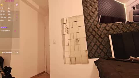 Snapshot of powercouplemix chatting on 02/17/25, 05:04 Ravena Rozz online show from 02/17/25, 05:04