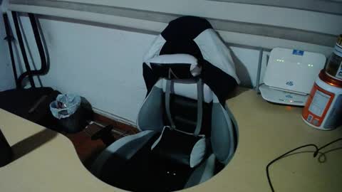 powerfulzeus2 online show from 10/20/25, 02:01