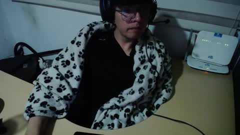 powerfulzeus2 online show from 11/16/25, 02:17