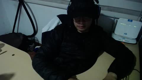 powerfulzeus2 online show from 11/19/25, 02:55