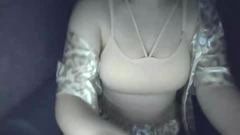 pralinne_ online show from 02/13/25, 11:15