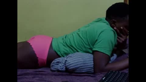 precious_nesh online show from 12/16/25, 06:46