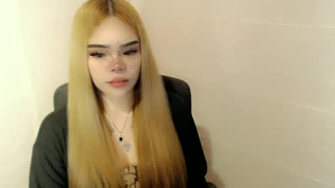 Snapshot of preciousangel69xxx chatting on 06/14/26, 02:46 MAXXINE online show from 06/14/26, 02:46