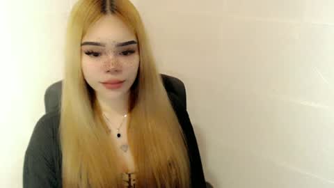 Snapshot of preciousangel69xxx chatting on 06/19/26, 04:06 MAXXINE online show from 06/19/26, 04:06