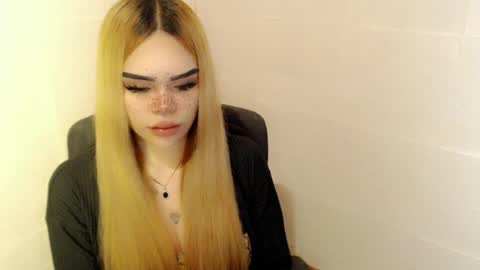 Snapshot of preciousangel69xxx chatting on 07/25/26, 03:48 MAXXINE online show from 07/25/26, 03:48