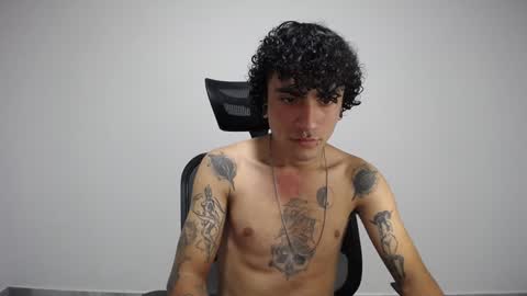 Snapshot of present_the_magic chatting on 12/09/24, 07:29 Plux online show from 12/09/24, 07:29