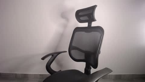 Snapshot of present_the_magic chatting on 01/19/25, 05:26 Plux online show from 01/19/25, 05:26