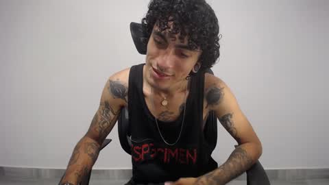 Snapshot of present_the_magic chatting on 01/25/25, 06:34 Plux online show from 01/25/25, 06:34