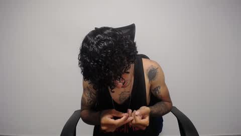 Snapshot of present_the_magic chatting on 01/30/25, 02:49 Plux online show from 01/30/25, 02:49