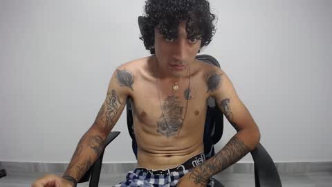 Snapshot of present_the_magic chatting on 01/31/25, 02:04 Plux online show from 01/31/25, 02:04