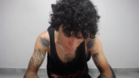 Snapshot of present_the_magic chatting on 01/31/25, 05:09 Plux online show from 01/31/25, 05:09