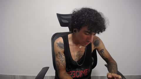 Snapshot of present_the_magic chatting on 02/03/25, 10:11 Plux online show from 02/03/25, 10:11