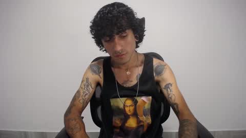 Snapshot of present_the_magic chatting on 02/06/25, 08:02 Plux online show from 02/06/25, 08:02