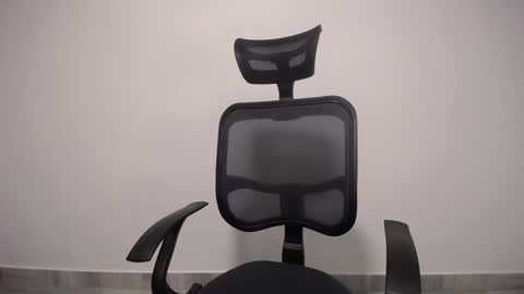 Snapshot of present_the_magic chatting on 02/08/25, 10:40 Plux online show from 02/08/25, 10:40