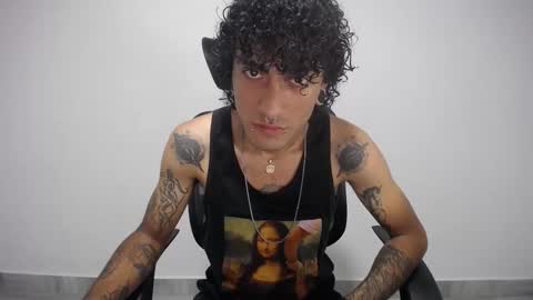 Snapshot of present_the_magic chatting on 02/09/25, 08:13 Plux online show from 02/09/25, 08:13