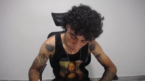 Snapshot of present_the_magic chatting on 02/10/25, 05:03 Plux online show from 02/10/25, 05:03