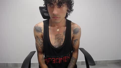 Snapshot of present_the_magic chatting on 02/16/25, 03:47 Plux online show from 02/16/25, 03:47