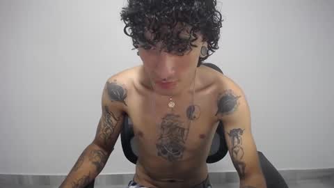 Snapshot of present_the_magic chatting on 02/17/25, 09:19 Plux online show from 02/17/25, 09:19