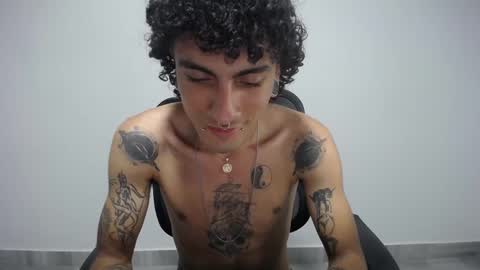 Snapshot of present_the_magic chatting on 02/18/25, 12:26 Plux online show from 02/18/25, 12:26