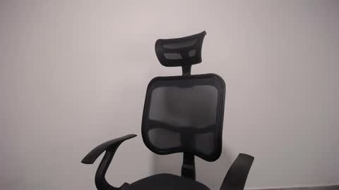 Snapshot of present_the_magic chatting on 02/19/25, 02:01 Plux online show from 02/19/25, 02:01