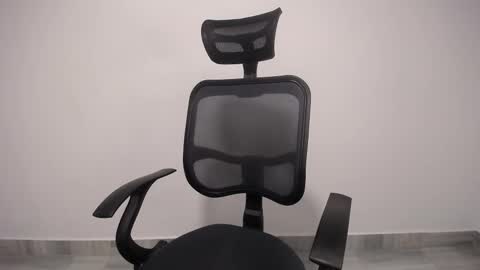 Snapshot of present_the_magic chatting on 02/19/25, 05:05 Plux online show from 02/19/25, 05:05