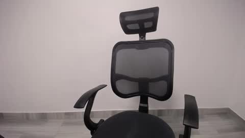 Snapshot of present_the_magic chatting on 03/04/25, 04:17 Plux online show from 03/04/25, 04:17