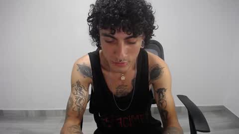 Snapshot of present_the_magic chatting on 03/05/25, 06:12 Plux online show from 03/05/25, 06:12