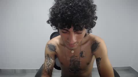 Snapshot of present_the_magic chatting on 03/07/25, 06:46 Plux online show from 03/07/25, 06:46