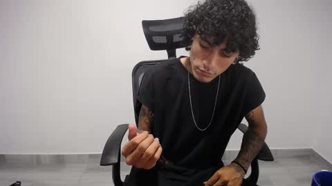 Snapshot of present_the_magic chatting on 03/09/25, 12:21 Plux online show from 03/09/25, 12:21