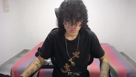 Snapshot of present_the_magic chatting on 09/23/25, 12:24 Plux online show from 09/23/25, 12:24