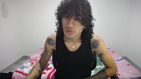 Snapshot of present_the_magic chatting on 09/29/25, 07:08 Plux online show from 09/29/25, 07:08