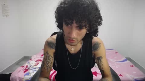 Snapshot of present_the_magic chatting on 09/30/25, 07:13 Plux online show from 09/30/25, 07:13