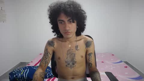 Snapshot of present_the_magic chatting on 10/14/25, 07:42 Plux online show from 10/14/25, 07:42