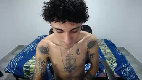 Snapshot of present_the_magic chatting on 10/21/25, 06:41 Plux online show from 10/21/25, 06:41