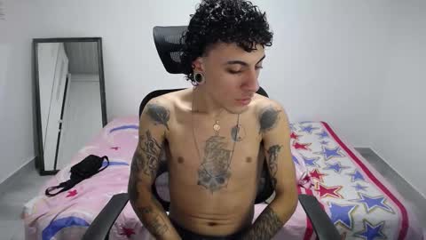 Snapshot of present_the_magic chatting on 11/05/25, 06:24 Plux online show from 11/05/25, 06:24